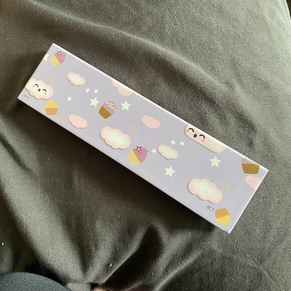 MAC Girls CLASSIC CUTIE Eye Shadow Palette (BNWT) - Picture 3 of 6